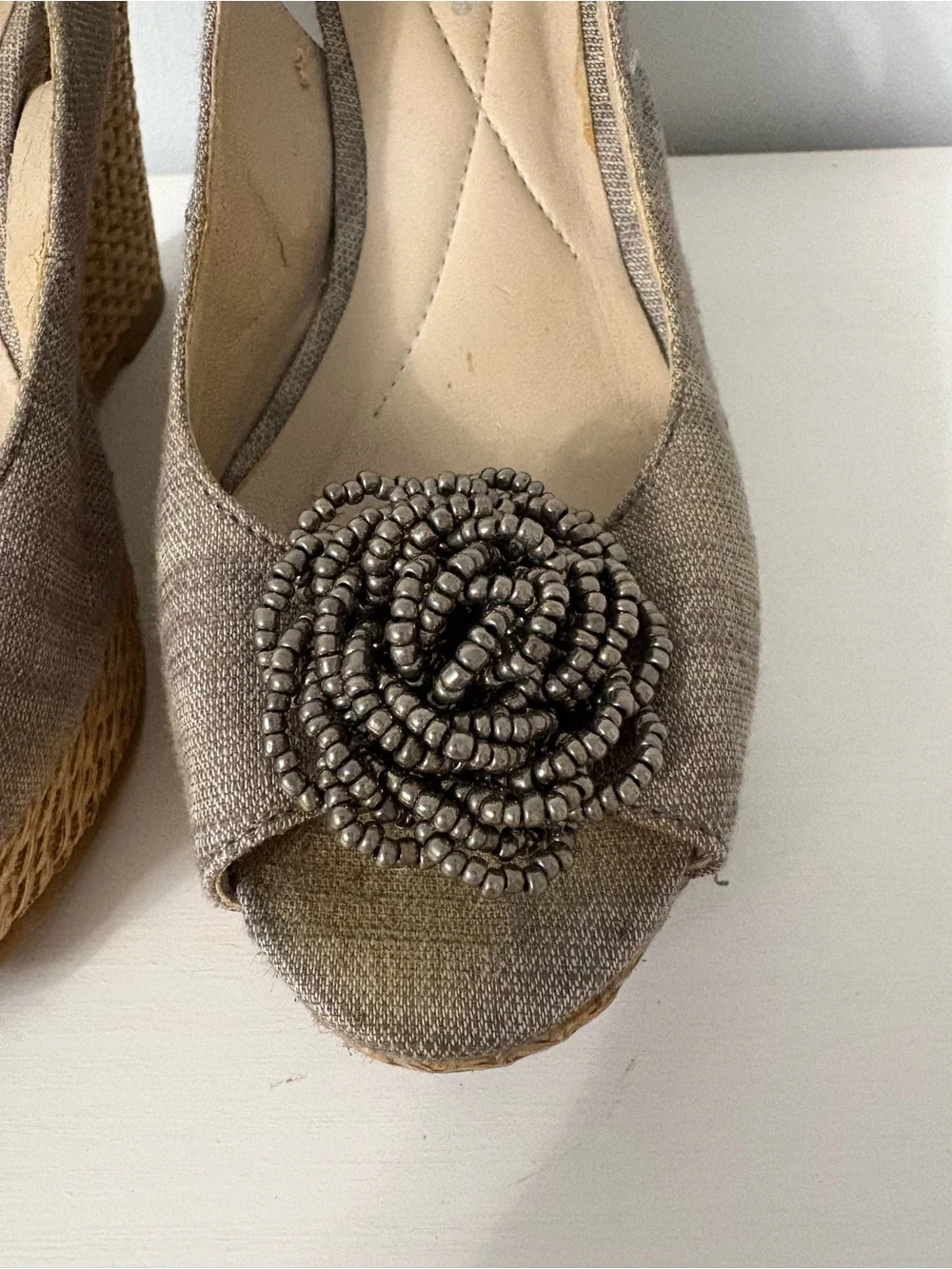 Andrew Geller Linen Rose Peep Toe Slingback Wedge Sandals Earthy Coquette Size 6